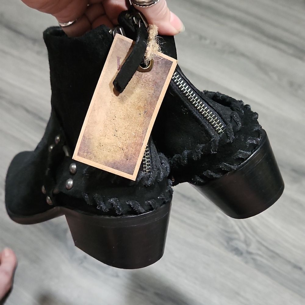 NWT Vintage 7 Black Suede Western Leather Bootie - Picture 5 of 7